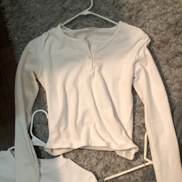 Brandy Melville long sleeve bundle - Picture 5 of 6